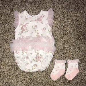 0-3 Month outfit with socks